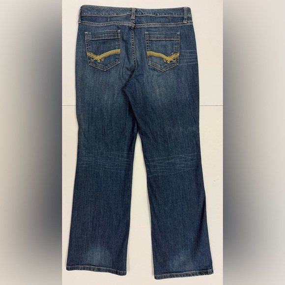 Tommy Hilfiger Women’s size 8 Straight Leg Jeans Medium-dark Wash, Mid Rise - Picture 6 of 8